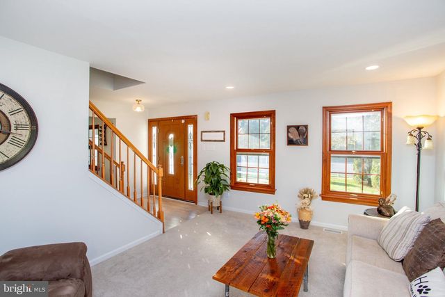 4969 W ROLLING GLEN DR, Pipersville, PA 18947