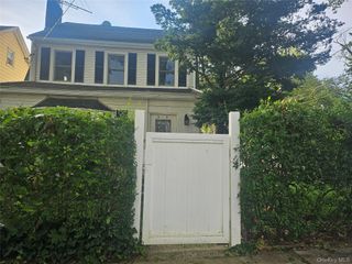 256-15 Pembroke Avenue, Great Neck, NY 11020
