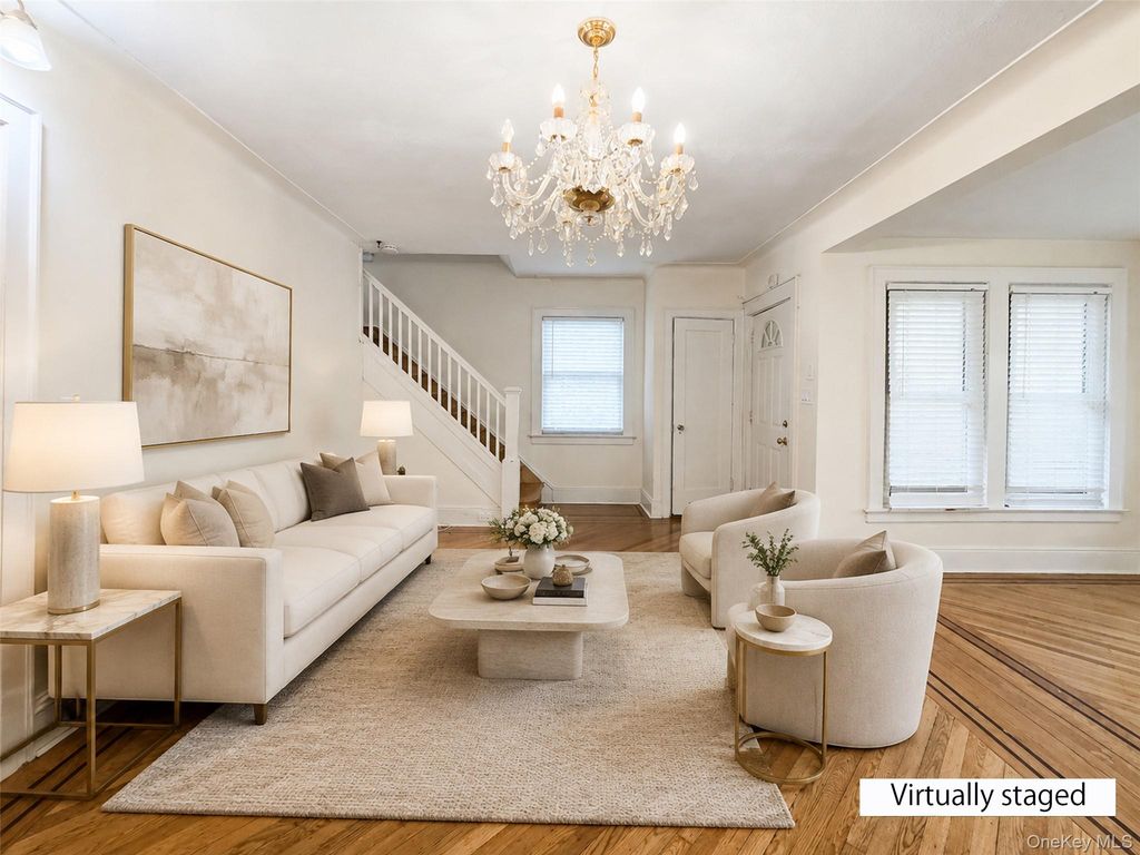 256-15 Pembroke Avenue, Great Neck, NY 11020 — photo 2