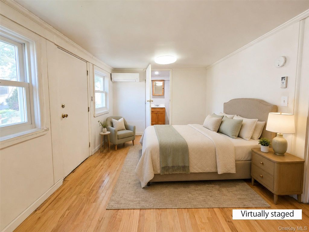 256-15 Pembroke Avenue, Great Neck, NY 11020 — photo 5