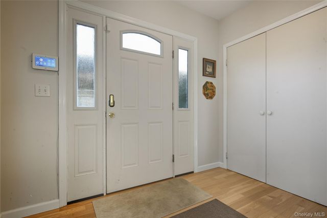 8 Burton Avenue, Woodmere, NY 11598