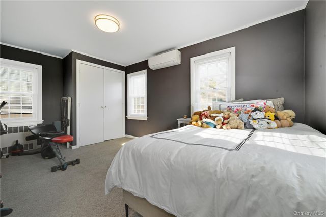 8 Burton Avenue, Woodmere, NY 11598