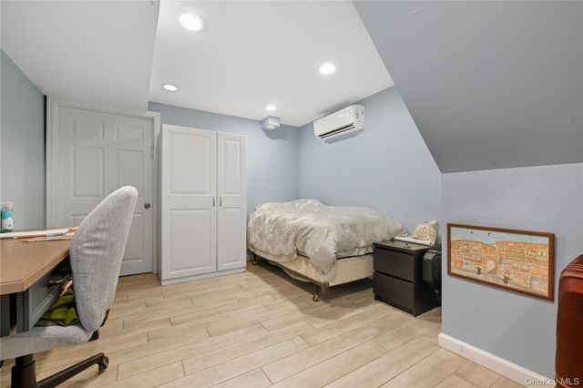 8 Burton Avenue, Woodmere, NY 11598