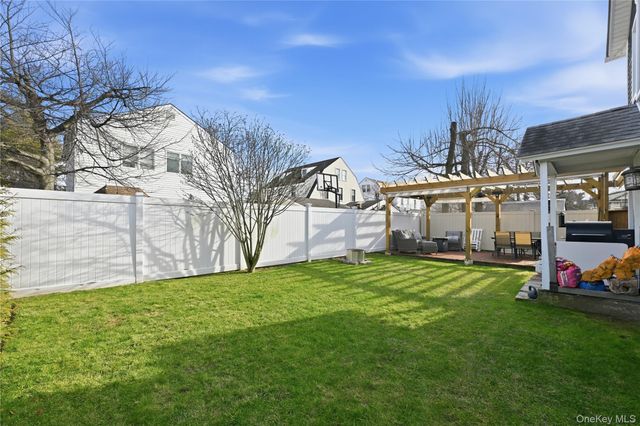 8 Burton Avenue, Woodmere, NY 11598