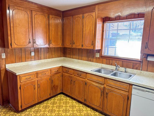 4082 E Cottonwood Rd, Dothan, AL 36301