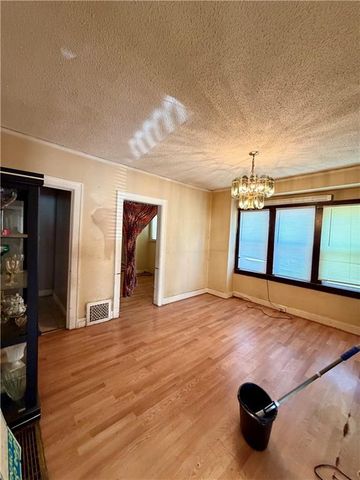 819 Monroe Avenue, Kansas City, MO 64124