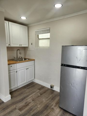 134 W 24TH W 1, Riviera Beach, FL 33404