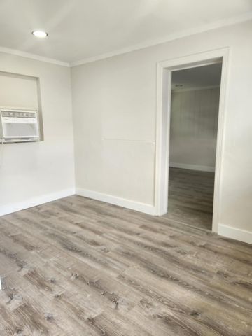 134 W 24TH W 1, Riviera Beach, FL 33404