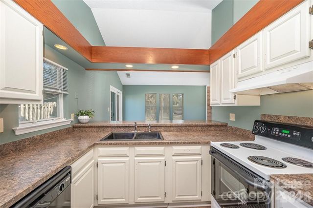 2745 Von Thuringer Court, Charlotte, NC 28210