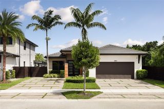 8811 NW 154th Ter, Miami Lakes, FL 33018