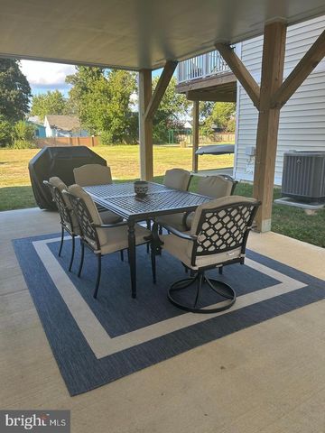 221 WILDER AVE, Colonial Beach, VA 22443
