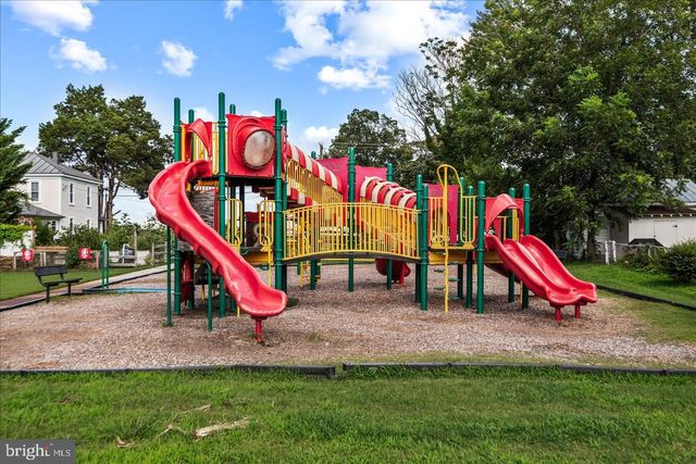 221 WILDER AVE, Colonial Beach, VA 22443
