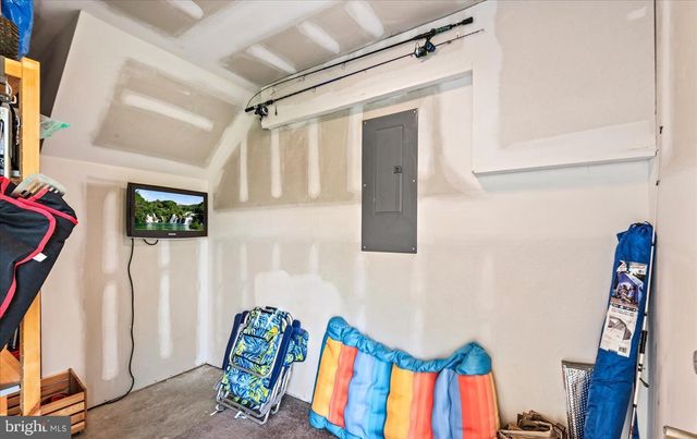 221 WILDER AVE, Colonial Beach, VA 22443