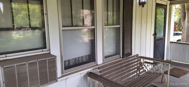 686 Lounsbury Avenue, Pontiac, MI 48340