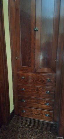 686 Lounsbury Avenue, Pontiac, MI 48340