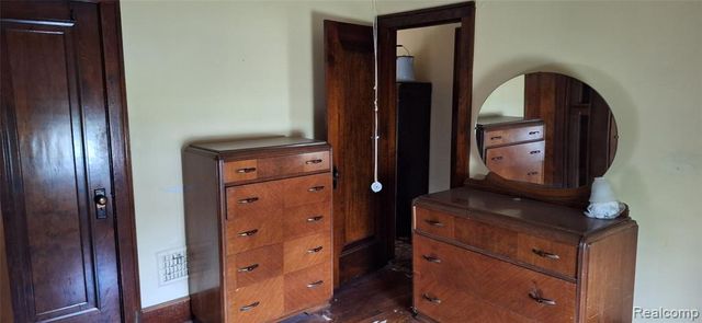 686 Lounsbury Avenue, Pontiac, MI 48340