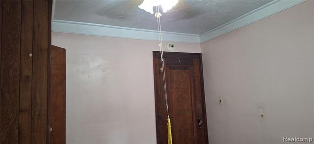 686 Lounsbury Avenue, Pontiac, MI 48340