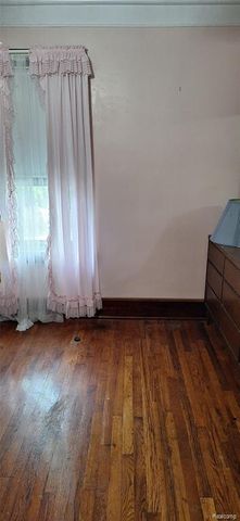 686 Lounsbury Avenue, Pontiac, MI 48340