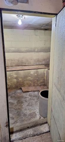 686 Lounsbury Avenue, Pontiac, MI 48340