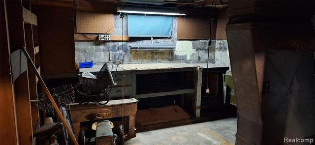 686 Lounsbury Avenue, Pontiac, MI 48340