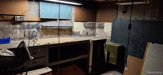 686 Lounsbury Avenue, Pontiac, MI 48340