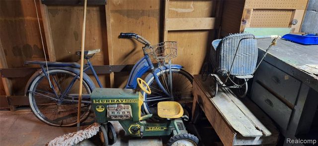 686 Lounsbury Avenue, Pontiac, MI 48340