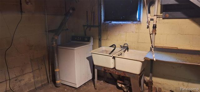 686 Lounsbury Avenue, Pontiac, MI 48340