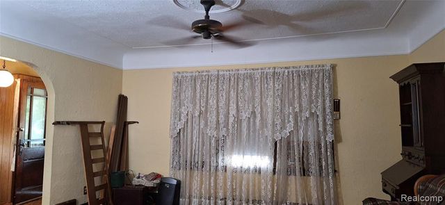 686 Lounsbury Avenue, Pontiac, MI 48340