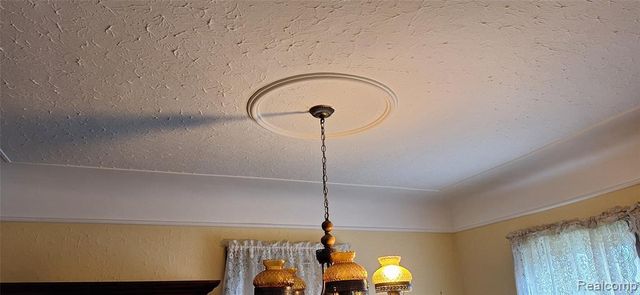 686 Lounsbury Avenue, Pontiac, MI 48340