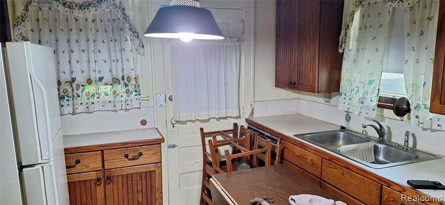 686 Lounsbury Avenue, Pontiac, MI 48340