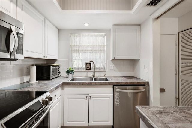 2753 GOLF COURSE DRIVE 104, Sarasota, FL 34234