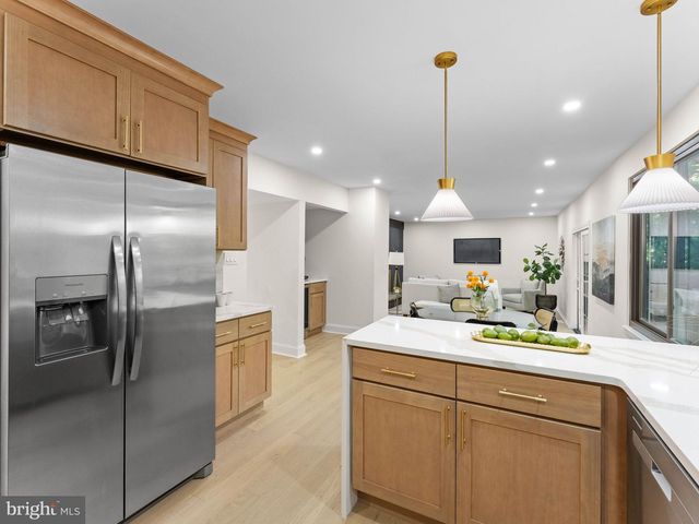 1 BRONWOOD DR, Voorhees, NJ 08043