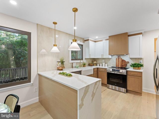 1 BRONWOOD DR, Voorhees, NJ 08043