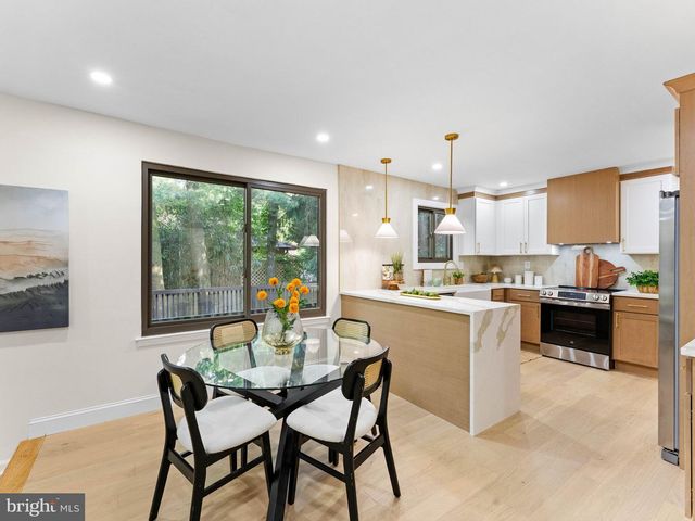1 BRONWOOD DR, Voorhees, NJ 08043