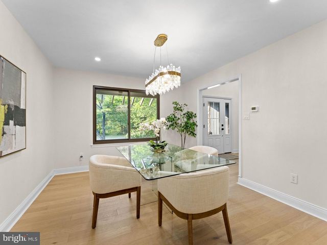 1 BRONWOOD DR, Voorhees, NJ 08043