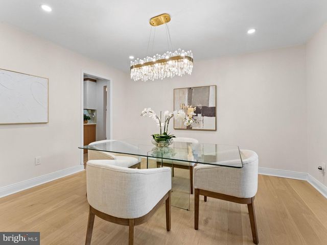 1 BRONWOOD DR, Voorhees, NJ 08043