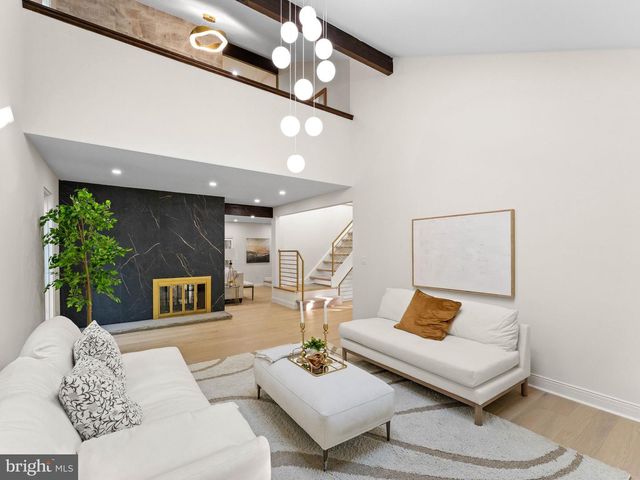 1 BRONWOOD DR, Voorhees, NJ 08043