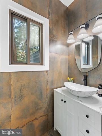 1 BRONWOOD DR, Voorhees, NJ 08043