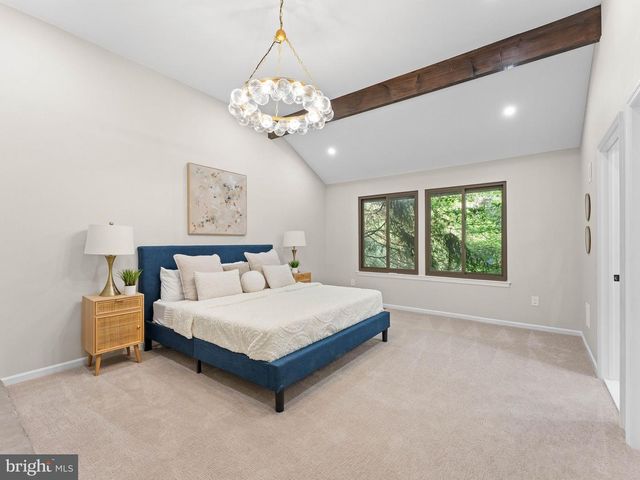 1 BRONWOOD DR, Voorhees, NJ 08043