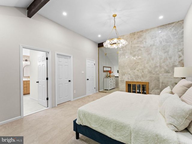1 BRONWOOD DR, Voorhees, NJ 08043