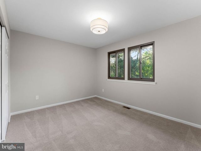 1 BRONWOOD DR, Voorhees, NJ 08043