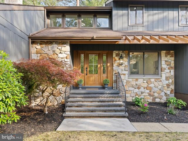 1 BRONWOOD DR, Voorhees, NJ 08043
