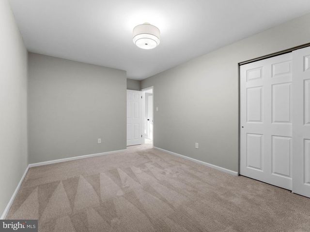1 BRONWOOD DR, Voorhees, NJ 08043