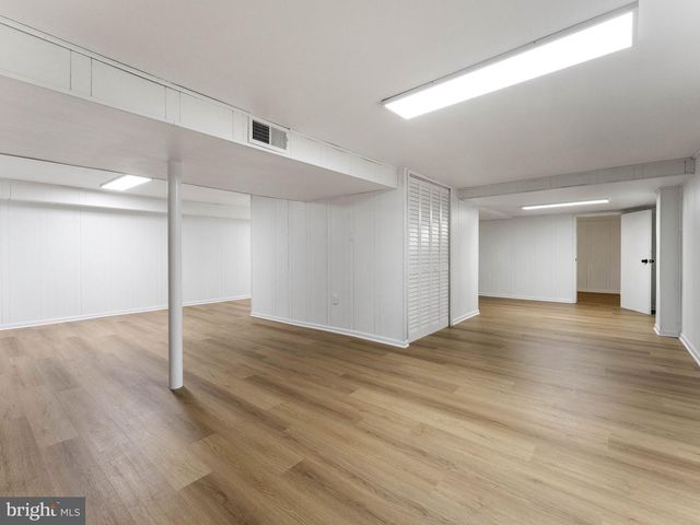 1 BRONWOOD DR, Voorhees, NJ 08043