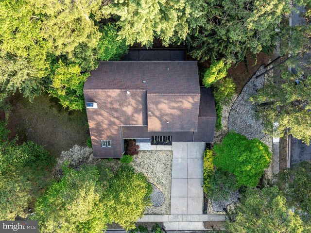 1 BRONWOOD DR, Voorhees, NJ 08043