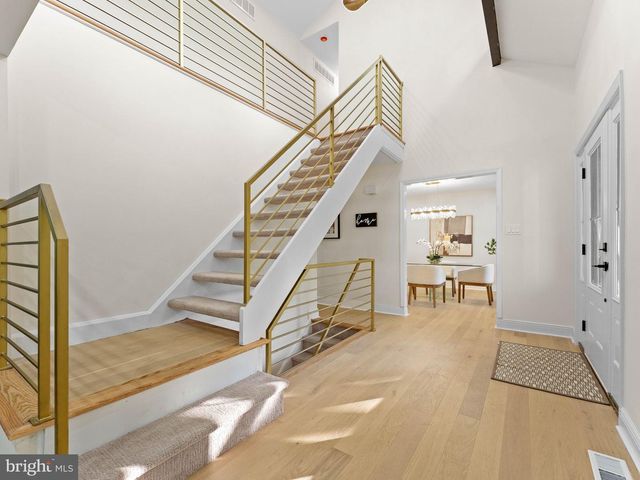 1 BRONWOOD DR, Voorhees, NJ 08043
