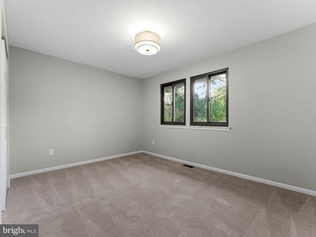 1 BRONWOOD DR, Voorhees, NJ 08043