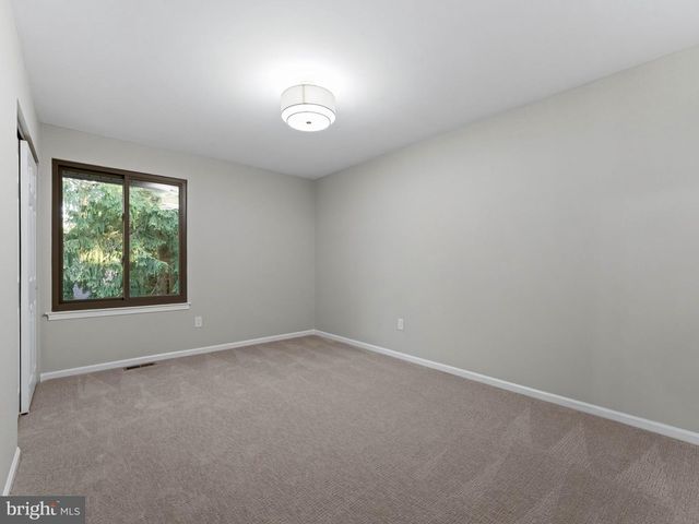 1 BRONWOOD DR, Voorhees, NJ 08043