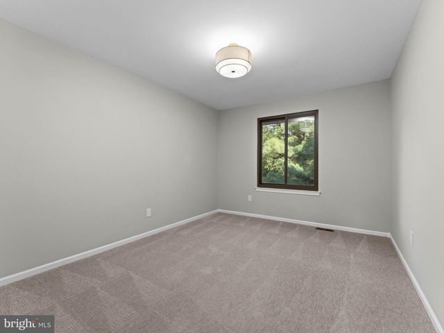 1 BRONWOOD DR, Voorhees, NJ 08043