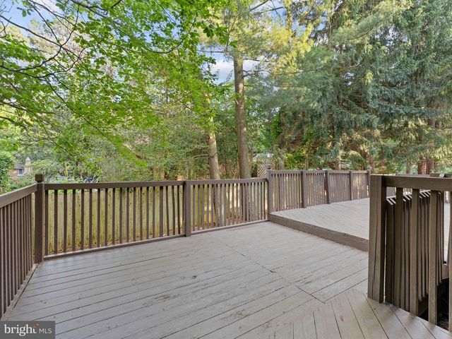 1 BRONWOOD DR, Voorhees, NJ 08043